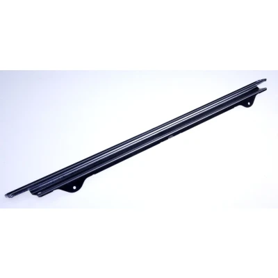 Image de Cadre décoratif profil Whirlpool Indesit 480121101163 C00316558 profile inférieur