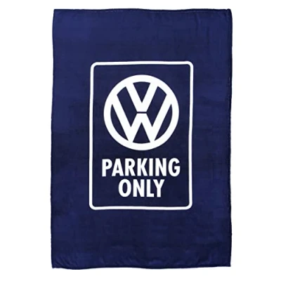 Image de BRISA VW Collection Couverture Douce en Molleton câlin Volkswagen au Design du Logo (150x200cm/Parking Only/Bleu)