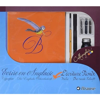 Image de Brause 98206B un coffret de calligraphie junior contenant 3 plumes, porte plume, pinceau, une planche d&#039;étiquettes, flacon d&#039;encre bleue Jacques Herbin et cahier d&#039;initiation (français)