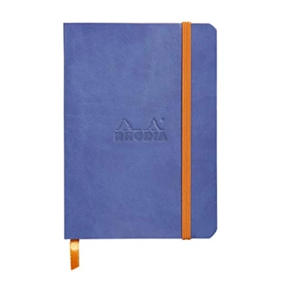 Image de RHODIA 117358C Carnet Souple Saphir A6 10,5 x 14,8 cm Pointillés Dot 144 pages Papier Clairefontaine Ivoire 90 g/m² Marque Page, Fermeture Élastique Simili Cuir Collection Rhodiarama