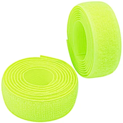 Image de AERZETIX C65899 Bande/rouleau de scratch 20 mm 1 mètre auto agrippant organisateur/serre câbles ruban sac vêtement attache sangle couleur: jaune néon en polyamide et polyester