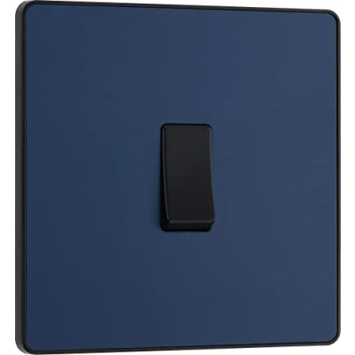 Image de BG Electrical PCDDB13B Interrupteur mural intermédiaire simple sans vis avec bords arrondis Bleu mat 20 A 16 AX