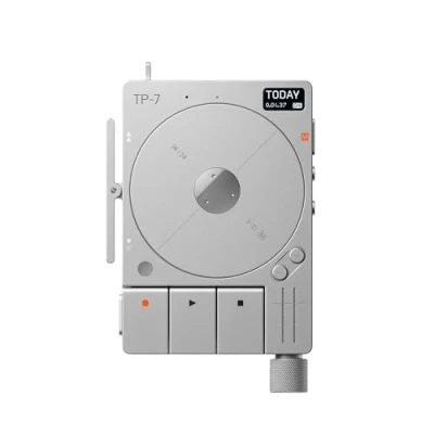 Image de Teenage engineering TP7 : enregistreur audio portable avec interface USB C, Bluetooth à basse consommation, microphone interne, haut parleur et 128 Go de stockage.