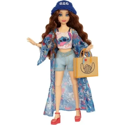 Image de Disney ILY 4EVER 100 Poupée inspiré de Stitch 30 cm avec 13 points d&#039;articulation Comprend 2 tenues complètes à mélanger et assortir + 1 bague Mickey Mouse pailletée À Partir 6 ans