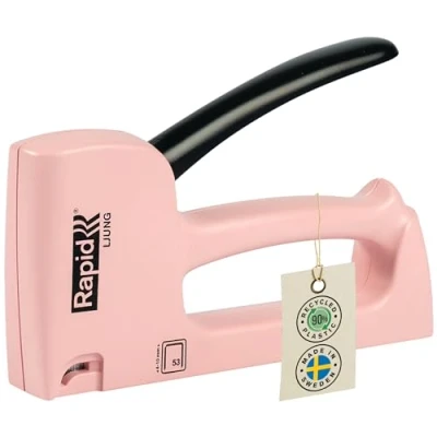 Image de Rapid R53 Ljung Agrafeuse Tapissier, Fabriquée en Suède, Structure Plastique 90% Recyclé &amp; Pièces d&#039;Usure 100% Métal, Compatible avec les Agrafes N53 4 10 mm, Coloris Rose (5001616)