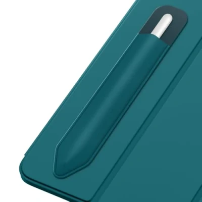 Image de MoKo Porte Crayon Autocollant pour Apple Pencil Pro, (USB C), 1ère/2ème Génération, Étui à Crayons Élastiques Pochette Adhésive Attachée l&#039;Étui Stylet, Vert Nuit