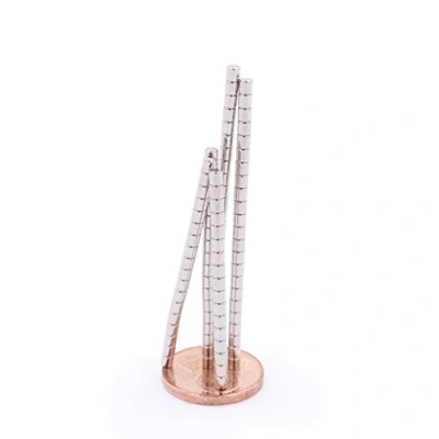 Image de Brudazon 50 Mini Aimants Disques 2x2mm N52 Niveau Le Plus Forte en néodyme Ultra Fortes Aimant de Puissance pour modélisme, Photo, Tableau Blanc, Artisanat Disque Extra