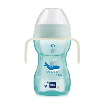 Image de MAM Fun to Drink Cup Night avec poignées qui brillent dans le noir et bec rigide, 8 mois, 270 ml, bleu clair