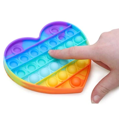 Image de Toyland® Push Bubble Pop &#039;Pop It&#039; Sensory Fidget Toy Beaucoup de Choix (Coeur Arc en Ciel)