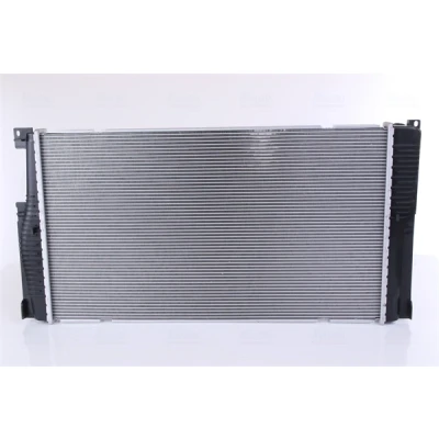Image de NISSENS 60857 radiateur du moteur Aluminium 600 340 32 Grille de soudée BMW: 5 Touring, Berline