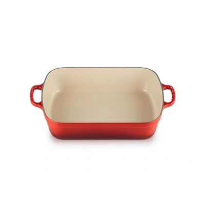 Image de Le Creuset Plat Signature Rectangulaire en Fonte Émaillée, 33 cm, 4,9 L, 3,85 kg, Cerise, 20184330602422