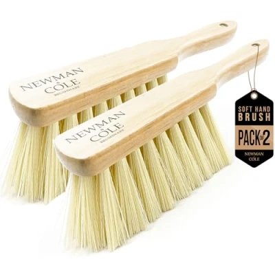 Image de Newman and Cole brosses à main en bois naturel Choisissez entre une brosse poils durs rigides ou douce avec naturels synthétiques (2 doux)