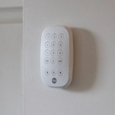Image de Yale AC KP Clavier numérique Alarme connectée Sync Portée 200 m Fonctionne avec Alexa, l&#039;assistant Google Philips Hue
