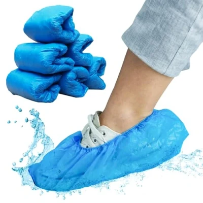 Image de ARNOMED surchaussures jetables, 100 pièces chausson jetable bleus CPE, couvre chaussure, protege chaussures jetables taille unique (15x41cm), protection sans latex pour le chantier