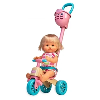 Image de Nenuco Tricycle, Ensemble de jouets avec poupée, accessoires et tricycle roues ceinture pour le transporter, enfants à partir 3 ans, Famosa (700017103)
