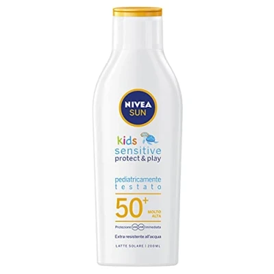 Image de NIVEA SUN Lait Solaire Kids Sensitive Protect &amp; Play FP 50+ 200 ml, Crème Enfants et Bébés à partir de 6 Mois haut, Résistant L&#039;Eau