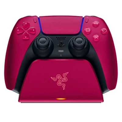 Image de Razer Quick Charging Stand pour Manette PS5 (Charge Rapide, Alimentation par USB, Navigation à Une Main) Rouge Cosmique