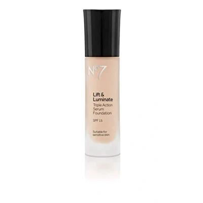 Image de No7 Fond de teint sérum triple action Boots lift &amp; luminate Cool Vanilla 30ml