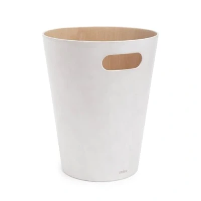Image de Umbra Woodrow Poubelle Ou Corbeille À Papier Moderne En Bois D&#039;Une Capacité De 7.5 L Pour Salle Bain. Bureau. et Bien Plus Encore. Hêtre Commun. Blanc / Naturel