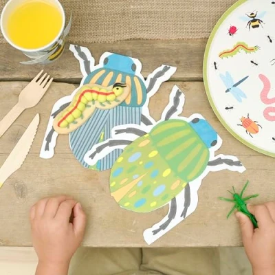 Image de Ginger Ray Serviettes de table en papier pliables forme d&#039;insecte rampant effrayant, vaisselle d&#039;anniversaire pour enfants, paquet 8