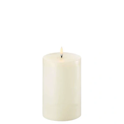Image de Uyuni Piffany Copenhagen Lighting Pillar Bougie LED 10,1 x 15 cm Cire véritable Ivoire Fonction minuterie 6 heures pas de risque d&#039;incendie, suie et d&#039;odeur