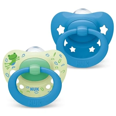 Image de NUK Signature Lot de 2 tétines en silicone forme cœur sans BPA pour bébé 6 à 18 mois Apaise 95% des bébés Avec étui Étoiles bleues