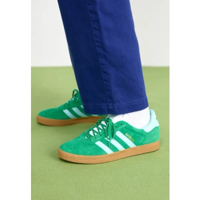 Image de adidas Originals Gazelle Baskets basses, Femme, Taille: 38 2/3, Green/semi flash aqua/gold metallic Cuir