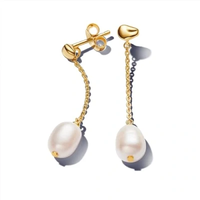 Image de Pandora Essence Clous d’oreilles en métal plaqué or 14 carats avec perle de culture d’eau douce traitée blanche baroque