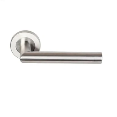 Image de Paire de Poignées porte sur rosaces Rondes &quot; Elsa Angle Vif inox 304 KLOSE BESSER Sans fonction