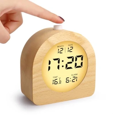 Image de VFANDV Réveil Numérique en Bois, Horloge LCD avec Affichage de la Date Température Snooze Rétro éclairage Digitale Alimenté par Pile Matin pour Chambres et Bureaux
