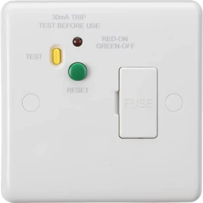 Image de Knightsbridge CU6RCD Bord incurvé Unité d&#039;éperon fusible 13 A RCD 30 mA (type A), Blanc
