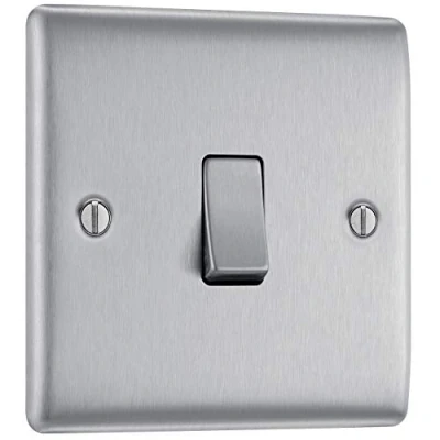 Image de BG Electrical NBS12 Interrupteur mural simple, 2 voies, profil surélevé et fin, bords arrondis, Nexus métal, acier brossé, 20 A, 16 AX,