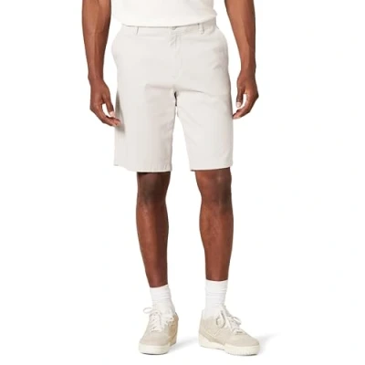 Image de Amazon Essentials Short Chino Stretch Confortable sans Pince Coupe Ajustée Entrejambe 28 cm Homme, Gris Pierre, 40W