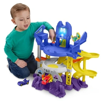 Image de Fisher Price Coffret Piste de Course Batcave Propulsion et Batwheels DC avec Effets sonores Lumineux, Plusieurs véhicules Dont Bam la Batmobile Redbird, à partir 3 Ans, HRJ21