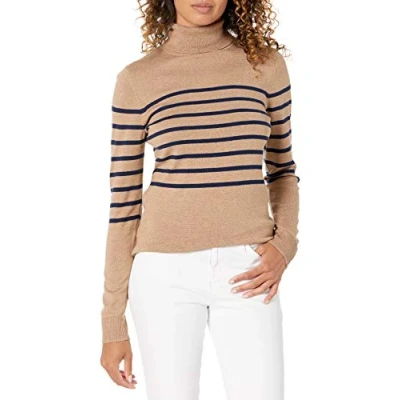 Image de Amazon Essentials Pull Col Roulé À Manches Longues Léger Coupe Classique (Grandes Tailles Disponibles) Femme, Fauve Bleu Marine Motif Bandes, L