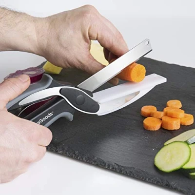 Image de InnovaGoods Couteau Ciseau 2 en 1 avec Planche à Découper Intégrée, Multifonction, Design Innovant, Poignée Ergonomique, Acier Inoxydable, Noir/Gris, Taille Unique