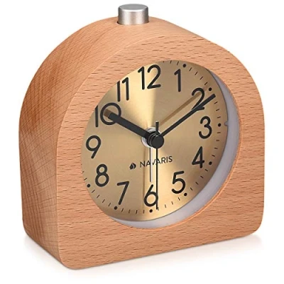 Image de Navaris Réveil analogique en Bois Horloge à Aiguilles Classique avec Fonctions Heure Alarme Snooze lumière Cadran doré Clair