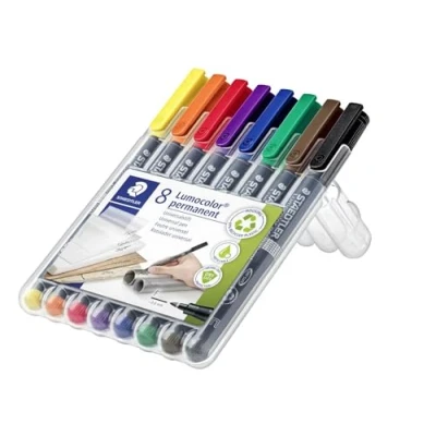 Image de Staedtler Lumocolor Permanent, Feutres permanents multi surfaces à pointe fine, Encre résistante l&#039;eau et aux UV, Étui chevalet avec 8 couleurs assorties, 318 WP8 1