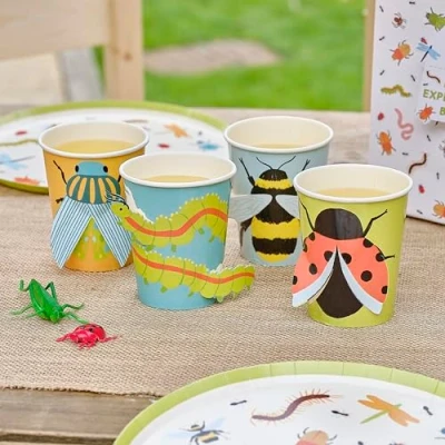 Image de Ginger Ray Lot de 8 gobelets fête en papier avec insectes pop out 3D, vaisselle d&#039;anniversaire pour enfants