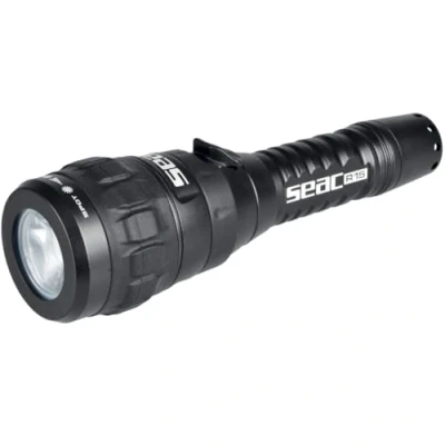 Image de SEAC R15, Lampe Torche étanche à LED 900 lumens Rechargeable par USB, Autonomie Pleine Puissance 1 Heure et 15 Minutes