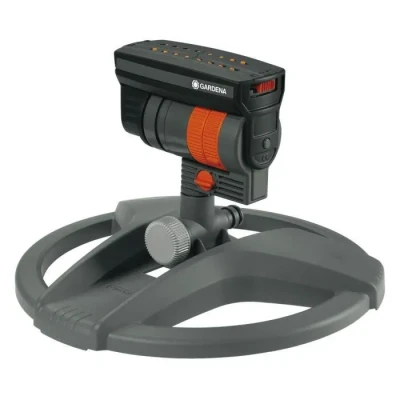 Image de arroseur oscillant ZoomMaxx de Gardena : variable pour différentes exigences et surfaces 9 à 216 m², portée 3 18 m, largeur jet 12 avec socle (8127 20)