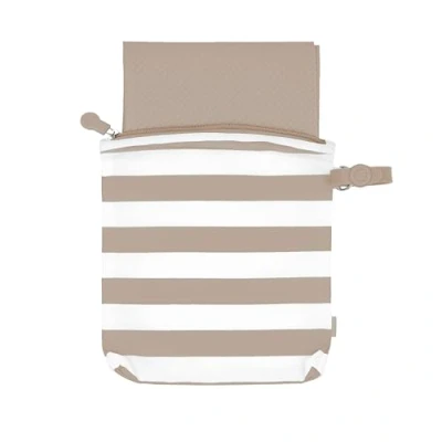Image de Ubbi On The Go Matelas à langer pliable avec sac de transport, doux et confortable, accessoire indispensable pour les nouveau nés, facile nettoyer, tapis portable, taupe