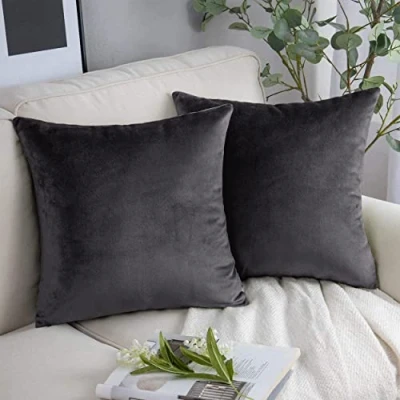 Image de YORKSHIRE BEDDING Lot de 2 housses coussin carrées décoratives douces en velours pour canapé, chambre à coucher avec fermeture éclair invisible (45 x 45 cm) Gris foncé