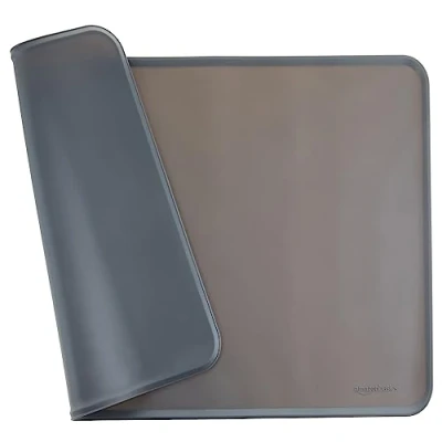 Image de Amazon Basics Tapis imperméable et antidérapant en silicone pour gamelle de nourriture d&#039;eau animaux domestiques, 61 x 41 cm, Gris, Uni