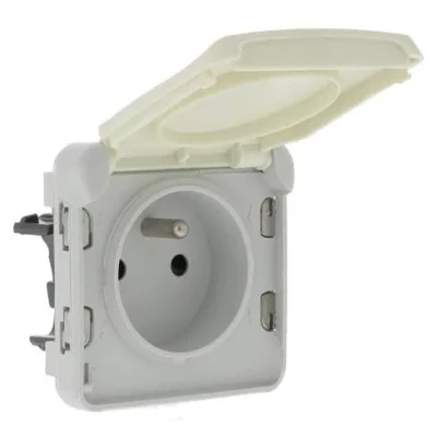 Image de Legrand 069621 Prise de Courant Étanche 2P+T avec Éclips Protection Plexo Composable IP55, 16A, 250V, Blanc