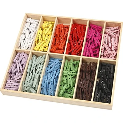 Image de Assortiment complet de petites pinces à linges en bois peint. réf 56449