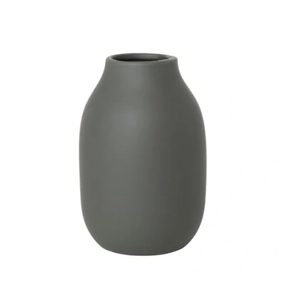 Image de blomus COLORA Vase S aus Steingut, Agave Green, hergestellt in hochwertiger Handarbeit, Elegante &amp; dekorative Tischvase, flächenschonend (H/B/T: 15 x 10,5 cm, 65905)