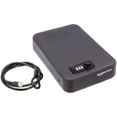 Image de Amazon Basics Coffre fort portable avec serrure à combinaison pour documents et bijoux, taille L, noir