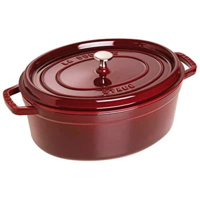 Image de STAUB Cocotte en Fonte Émaillée avec Couvercle, Tous feux dont induction, 6 à 7 personnes, Ovale, 33 cm, 6,70 L, 8,2 kg, Grenadine