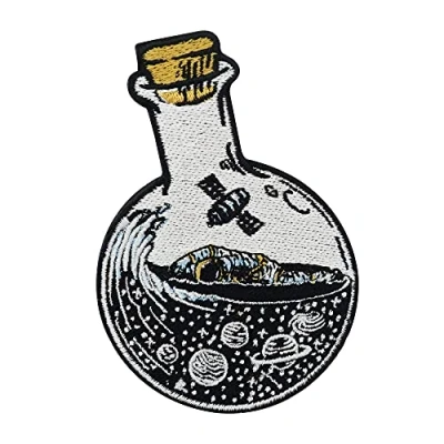 Image de Finally Home Écusson thermocollant Astronaute dans l&#039;océan Motif spatial et planètes Mer martiale À repasser l&#039;eau coudre noir/blanc Taille unique